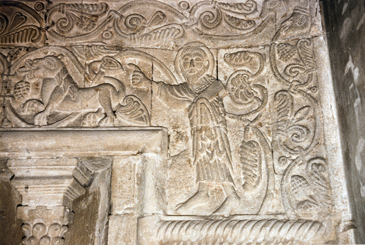 Vorschaubild St. Cyriakus, Hl. Grab, Westseite, Detail der re. oberen Ecke: Moses